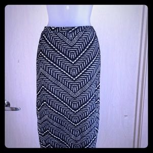 MATTY M 👗Black/white pencil skirt
